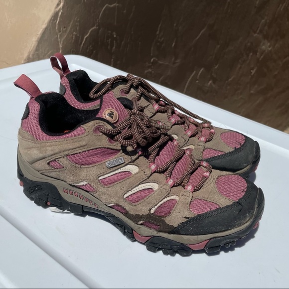 Merrel pink hiking shoes. - Picture 7 of 8